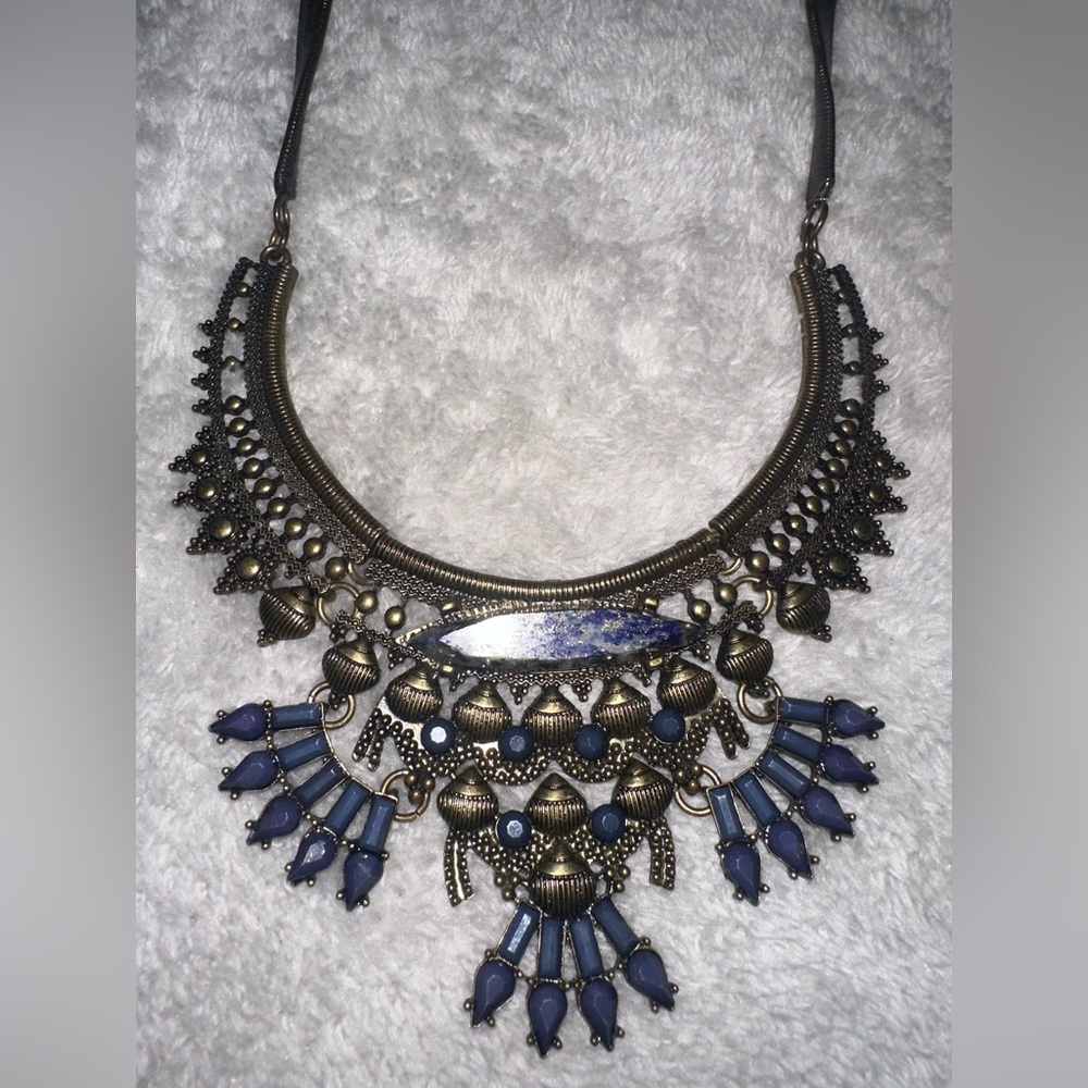 Beautiful vintage Steve Madden necklace!